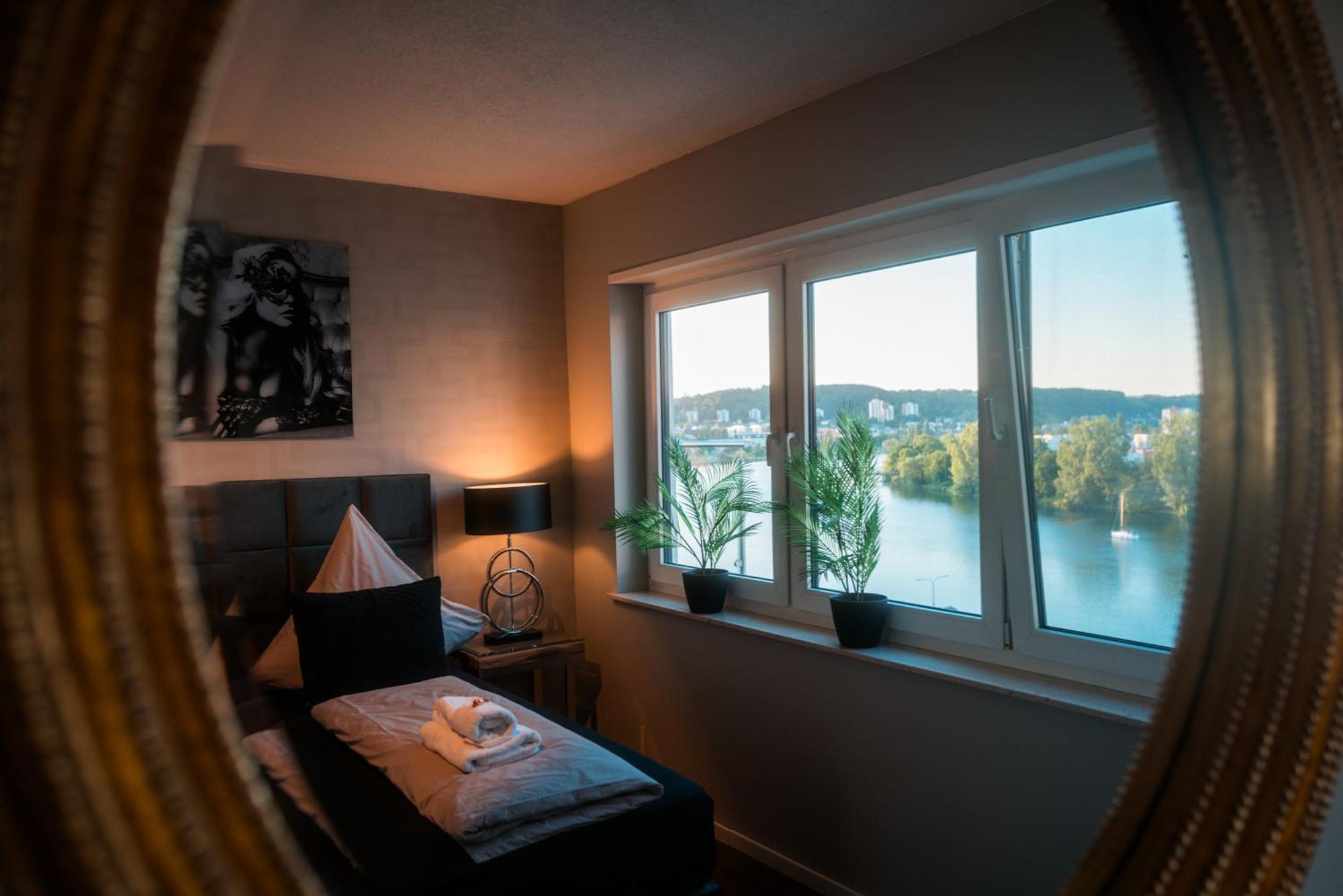 Penthouse Wohnung Mit Schoenem Moselblick In Metternich Coblence Extérieur photo